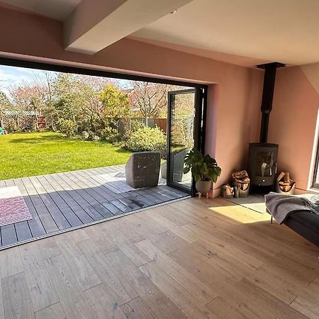 Formby, Spacious True Bungalow Steps From Beach Buitenkant foto