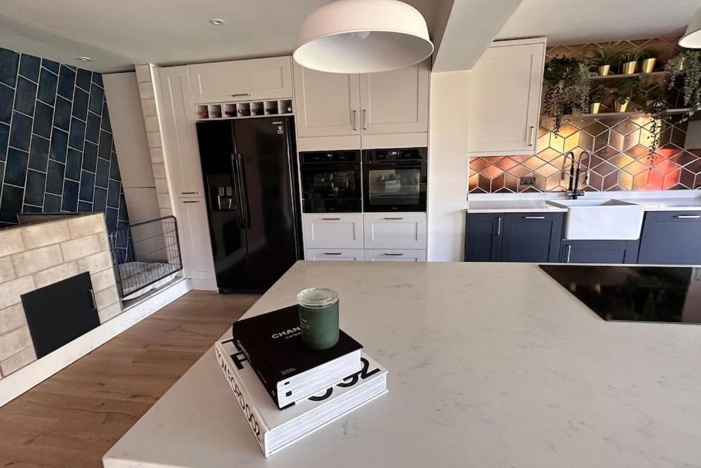 Formby, Spacious True Bungalow Steps From Beach Buitenkant foto